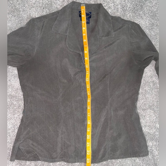 Chelsea Cambell Petites Gray 100% Silk Button Up Blouse Size 8 - Picture 7 of 7